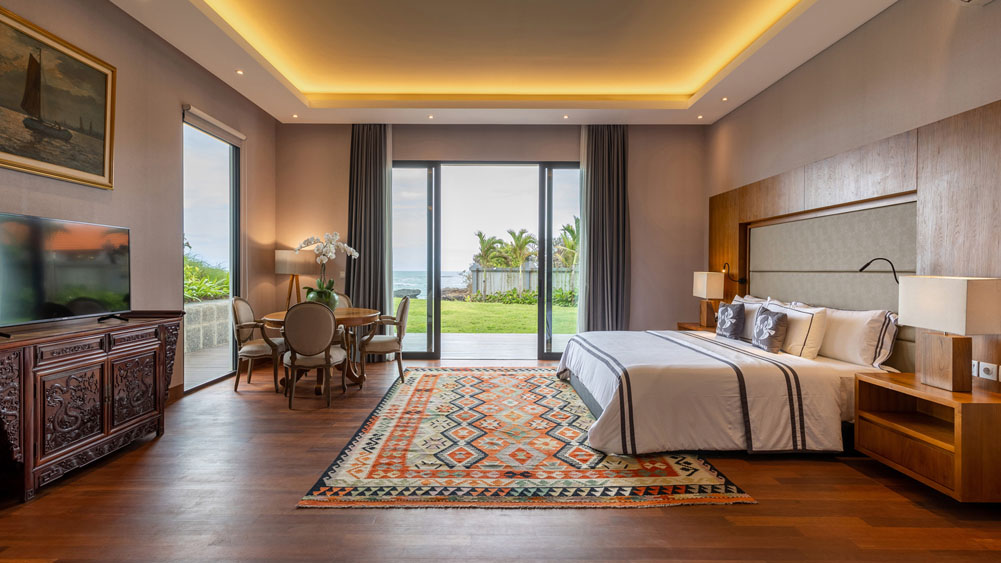 Tirtha Bayu Villa I - Deluxe Suite with seating area and garden access